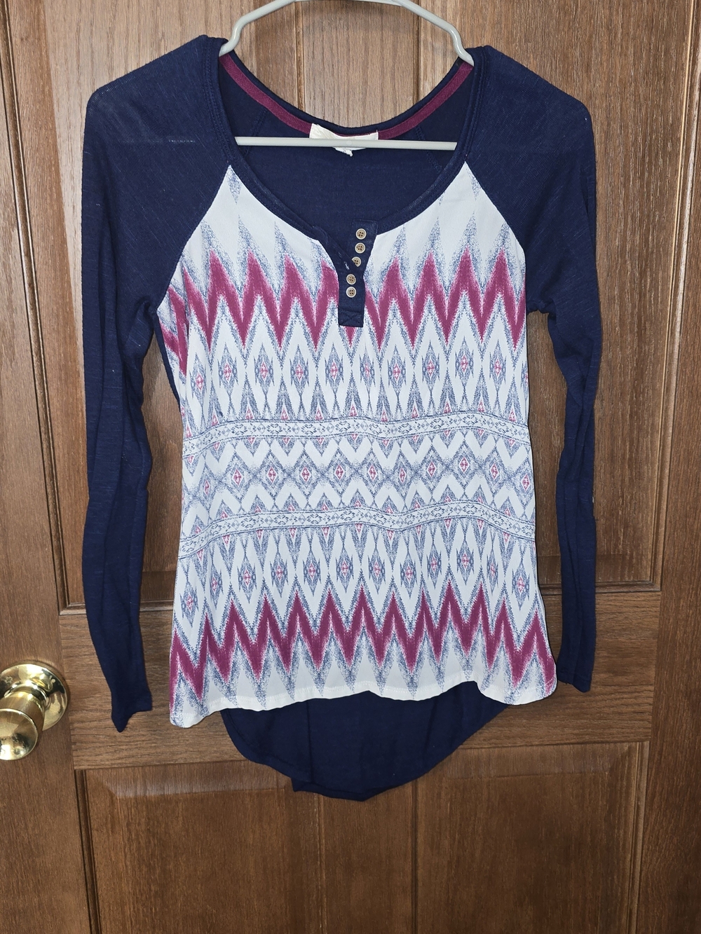 ✨ Rewind Boho Aztec Print Henley High Low Top XS Navy Pink